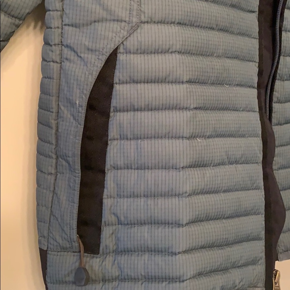 Eddie Bauer Men’s Slate Blue and Black Quilted Performance Jacket - Picture 3 of 6